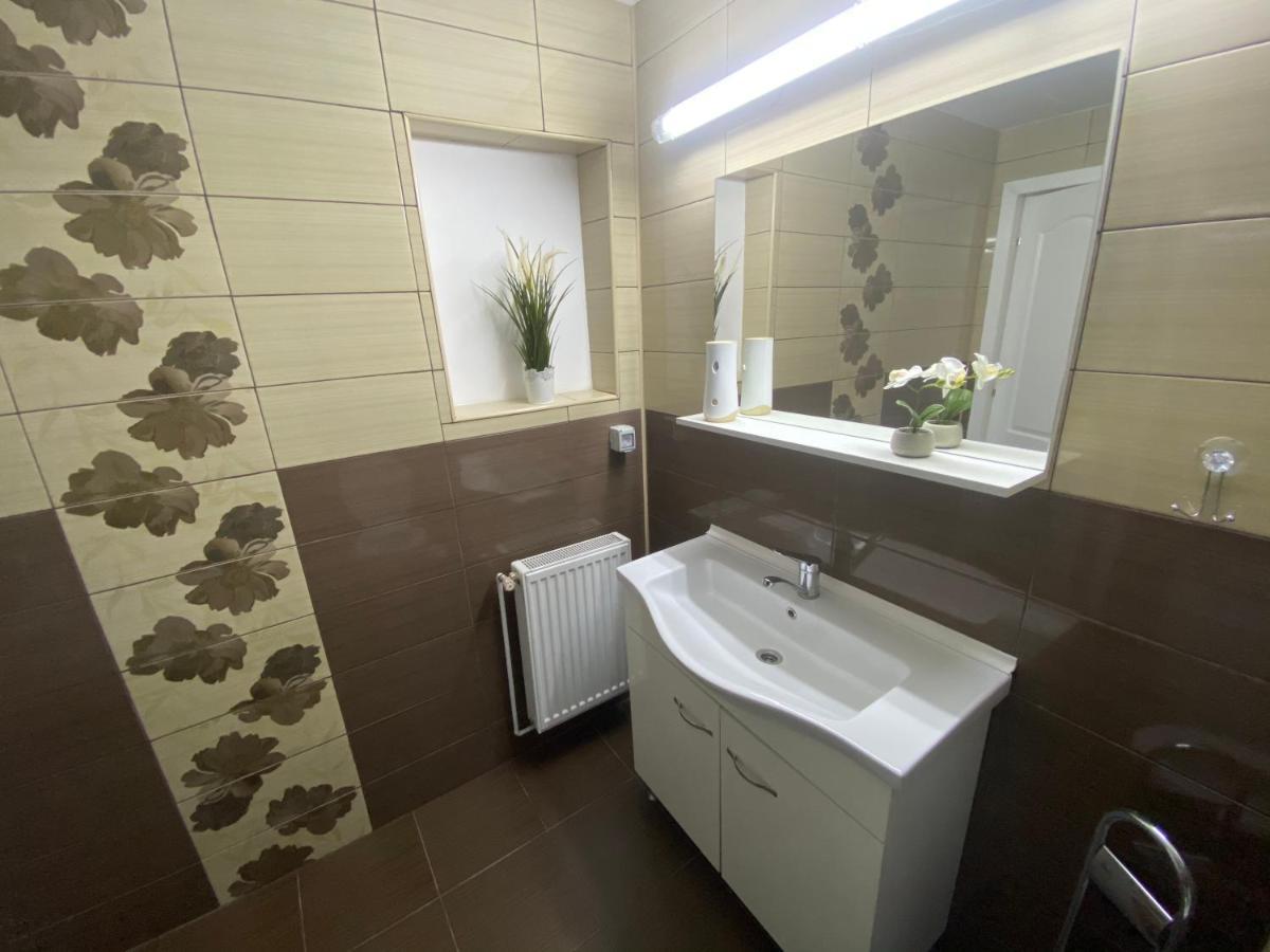 فندق Casa Cattleya Târgu Jiu المظهر الخارجي الصورة