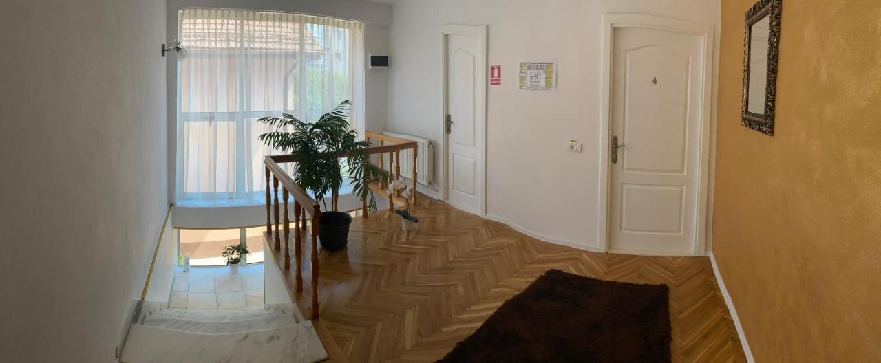 فندق Casa Cattleya Târgu Jiu المظهر الخارجي الصورة