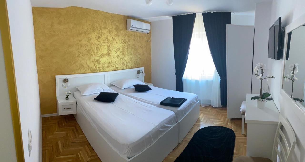فندق Casa Cattleya Târgu Jiu المظهر الخارجي الصورة