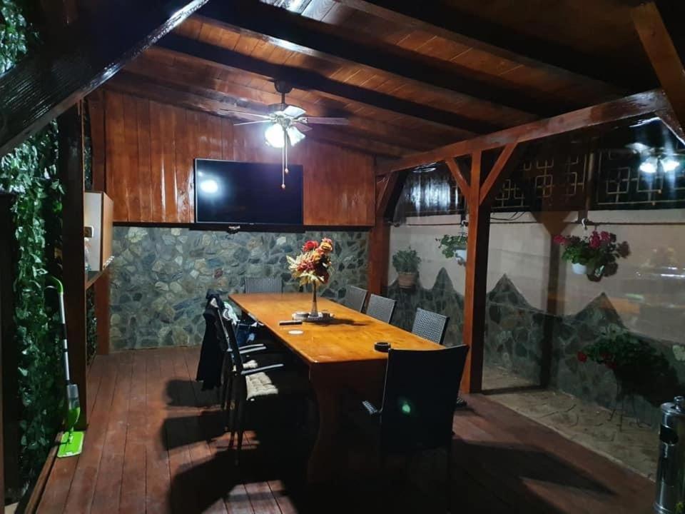 فندق Casa Cattleya Târgu Jiu المظهر الخارجي الصورة
